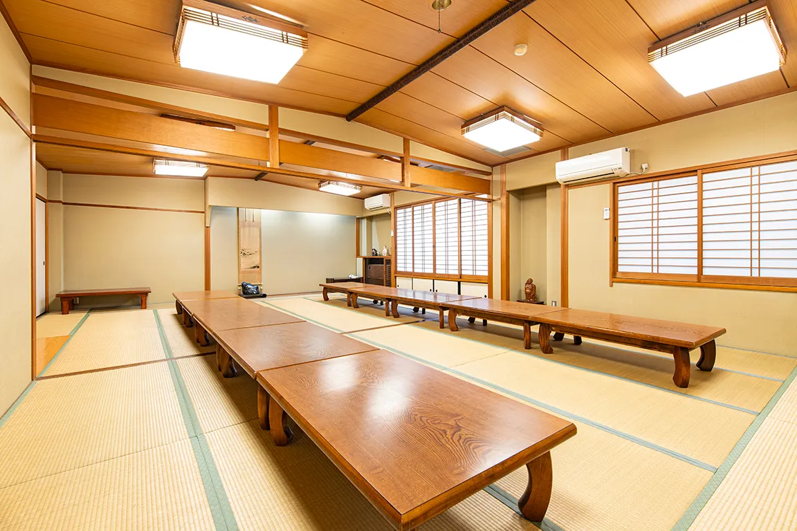 大広間。宴会や集会の席でしたら、30名様までご利用できるお部屋がございます。