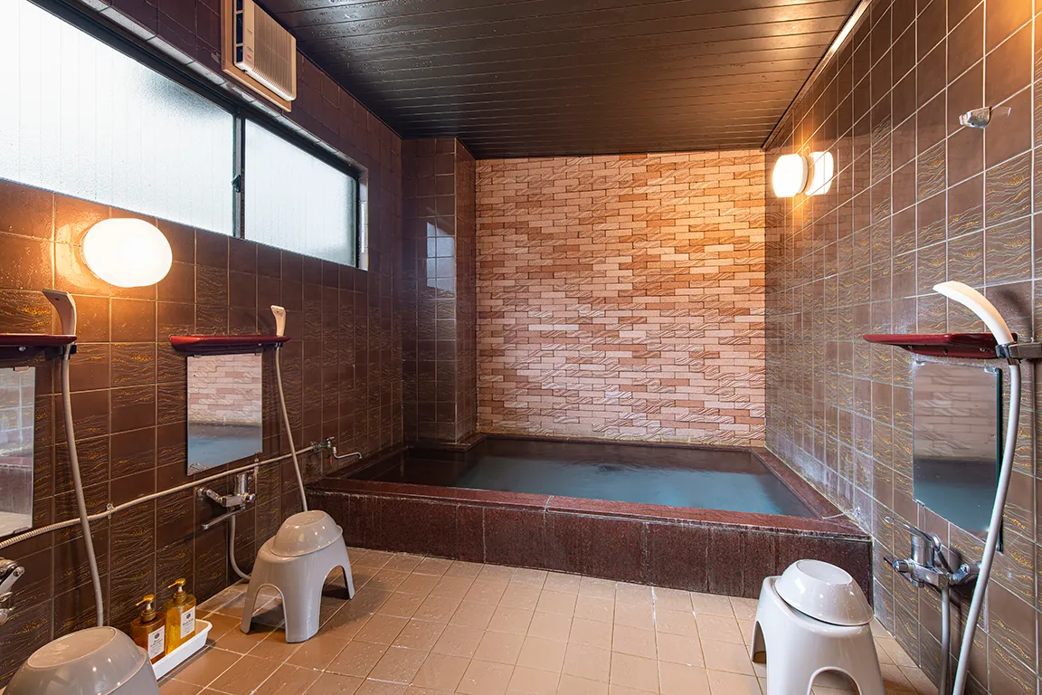 ビジネスホテルでは珍しい共同浴場。朝の入浴もご利用可能です。